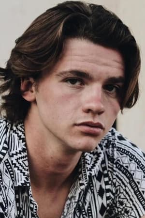 Joel Courtney profil kép