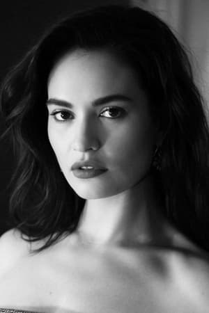 Lily James profil kép