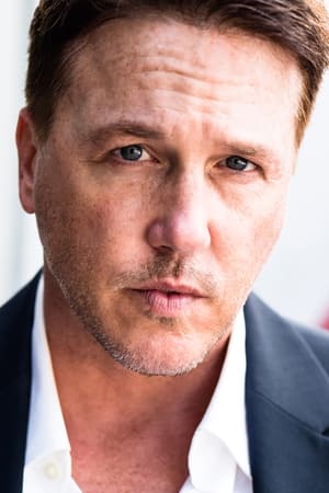 Lochlyn Munro profil kép