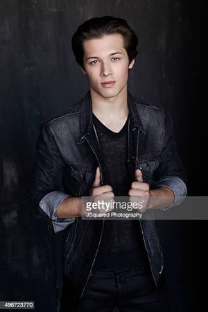 Leo Howard profil kép